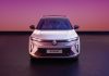 Renault Scenic E-Tech: Analiza, Cena in Doseg (Evropski avto leta) Sprednji del električnega vozila Renault Scenic E-Tech, Evropskega avta leta 2024, z novim dizajnom maske in LED žarometi.