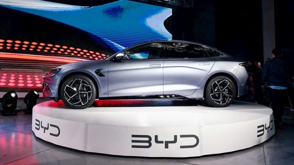 Predstavitev novih premium BYD električnih avtomobilov, ki bodo prvi prejeli novo tehnologijo baterij.